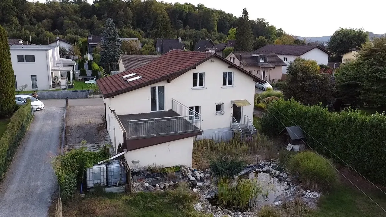 Luftaufnahme des Hauses vor der Sanierung