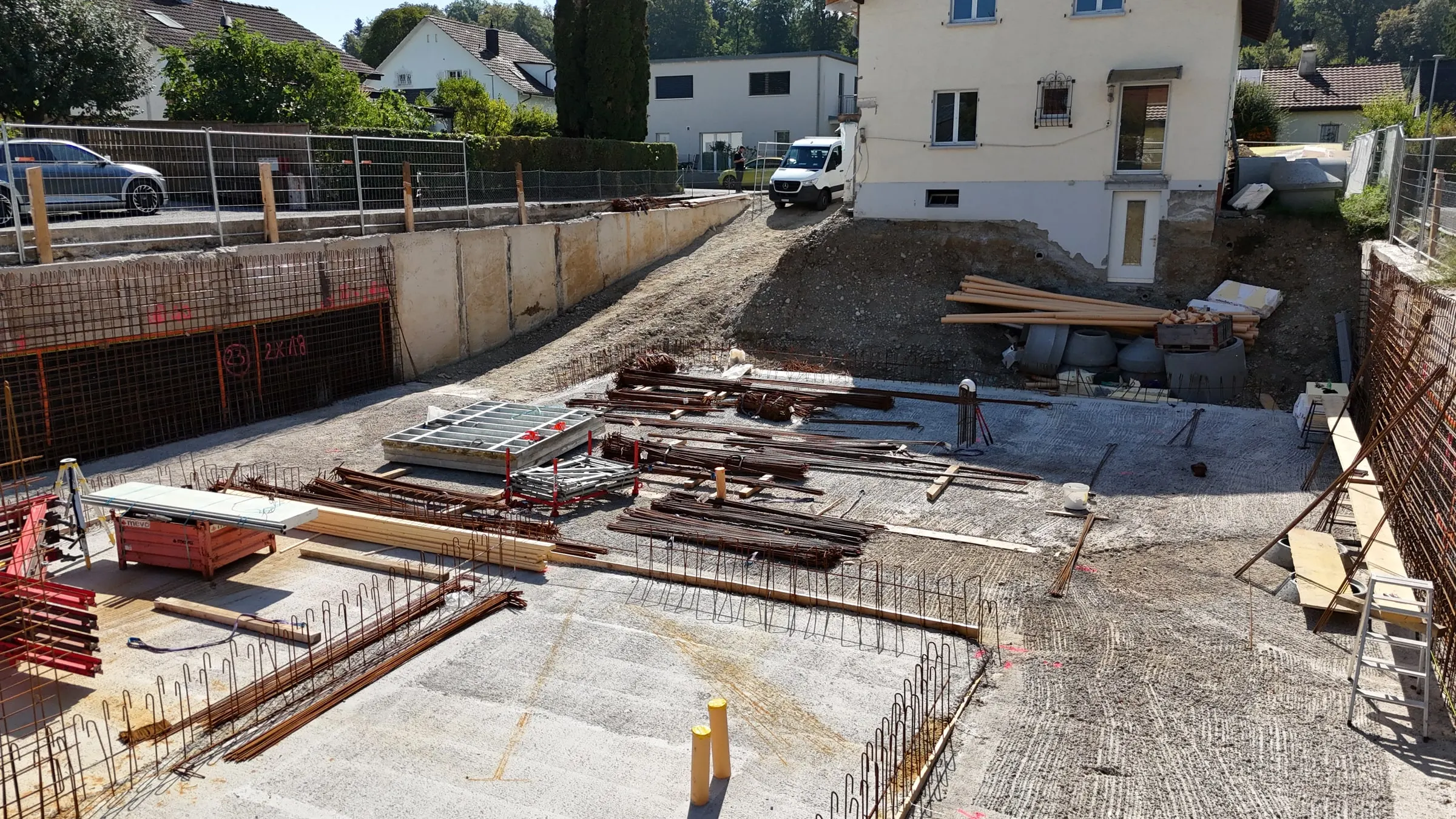 Untergeschoss mit Schalung und Bewehrung
