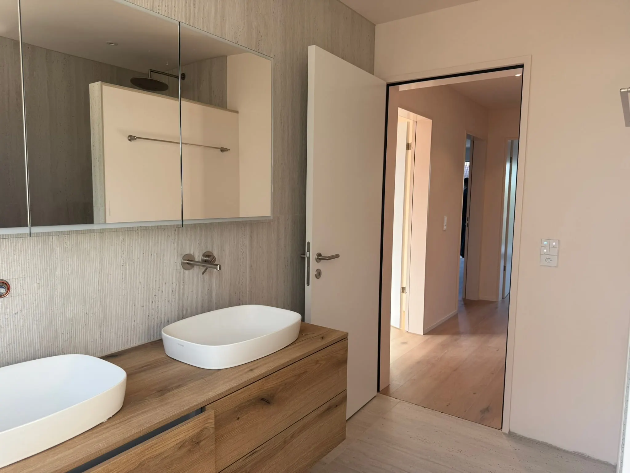 Badezimmer mit Doppelwaschtisch