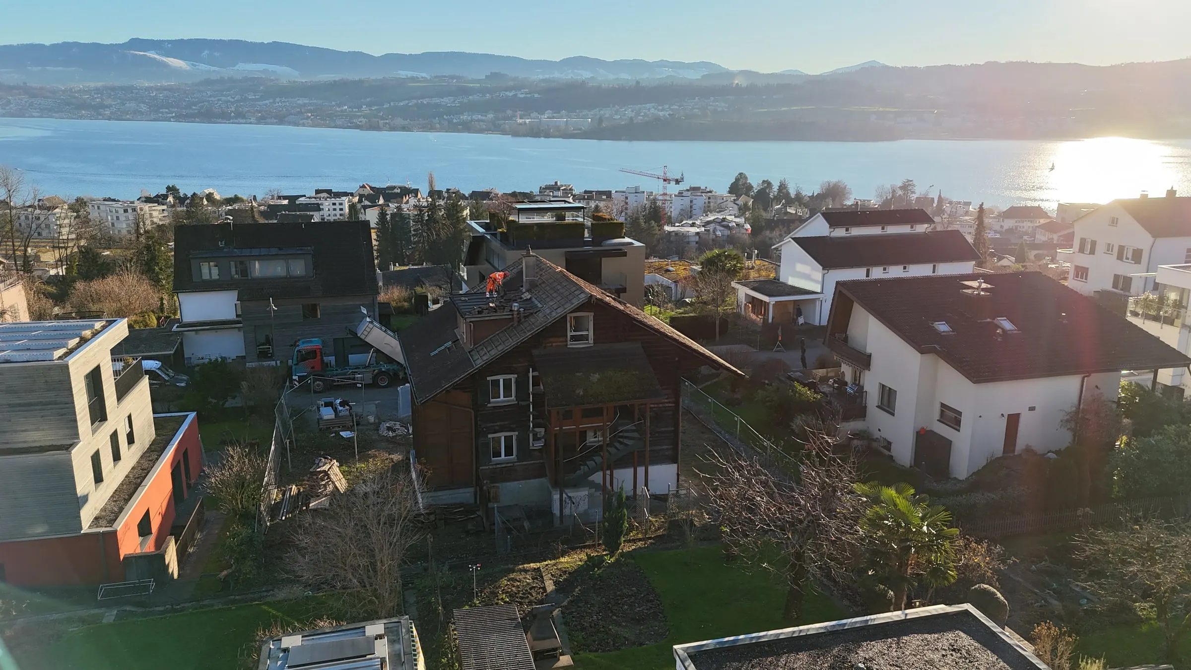 Blick über die Parzelle auf den Zürichsee