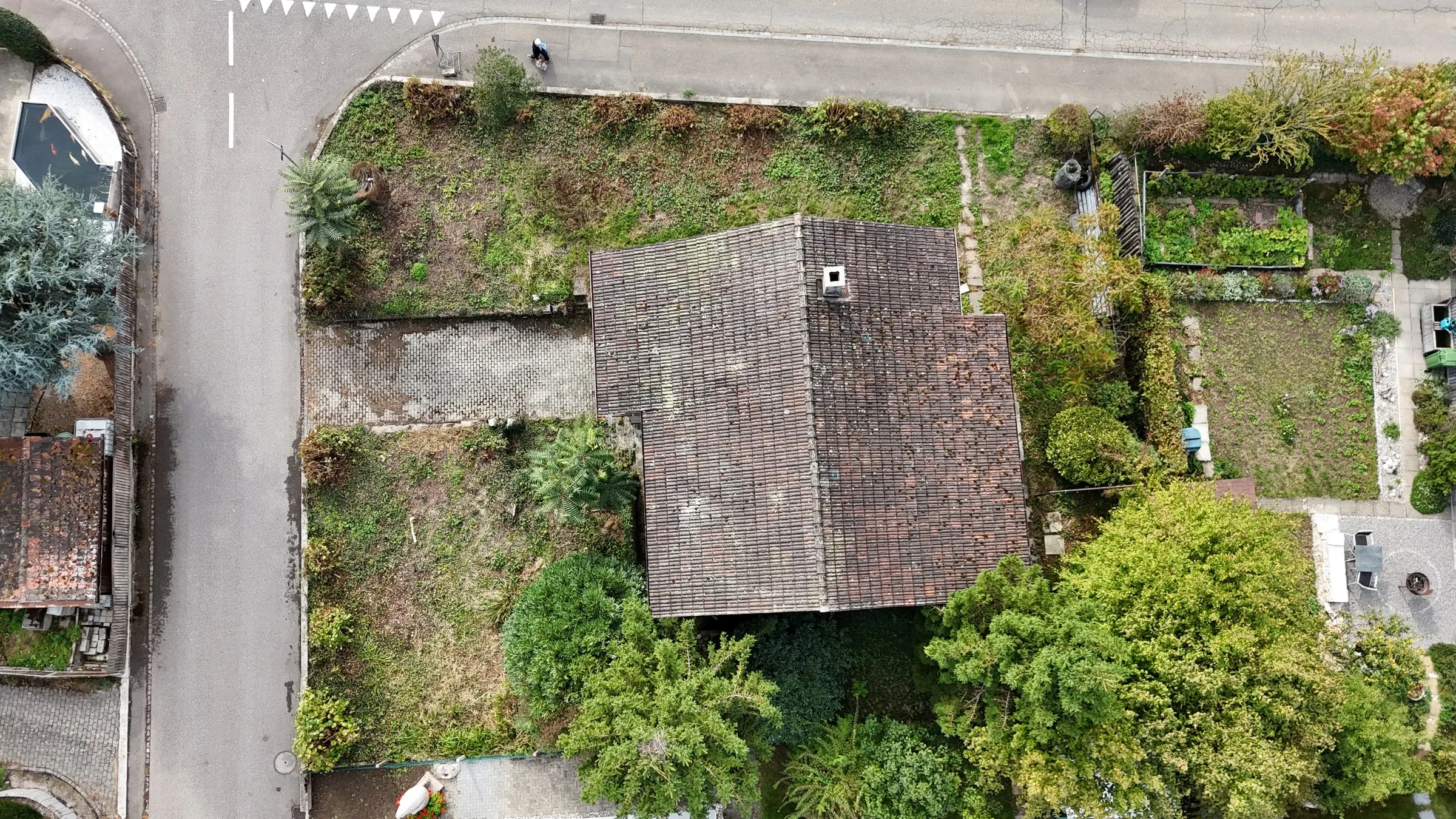 Parzelle mit dem bestehenden Haus von oben
