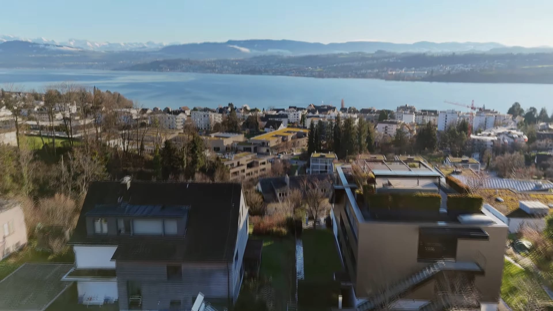 Drohnenflug über eine Usida-Parzelle in Meilen mit Blick auf den Zürichsee